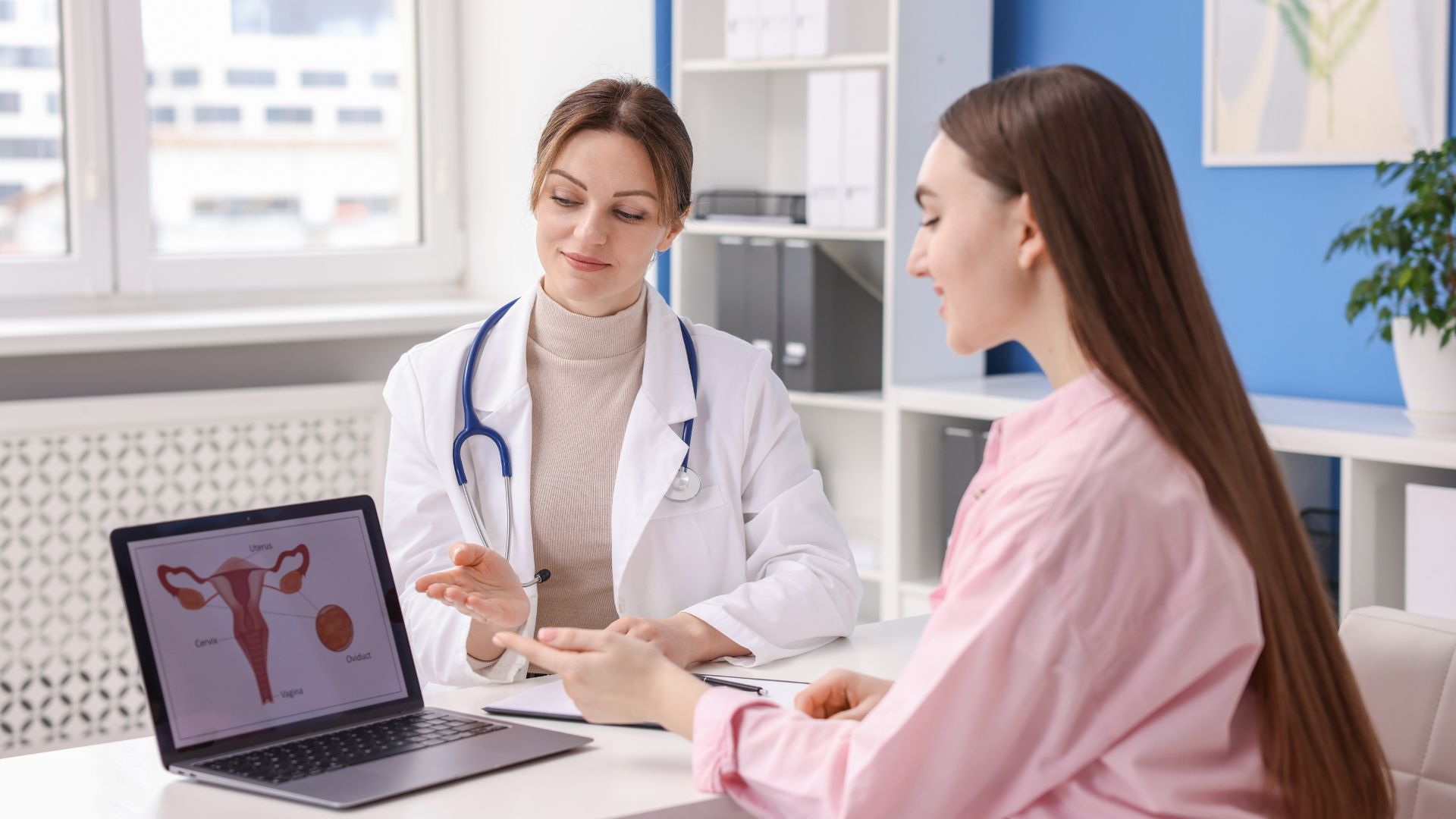 Consulta Médica Ginecologista Menopausa para Mulheres em Santa Luzia. Entenda como lidar com os sintomas e agende sua consulta.