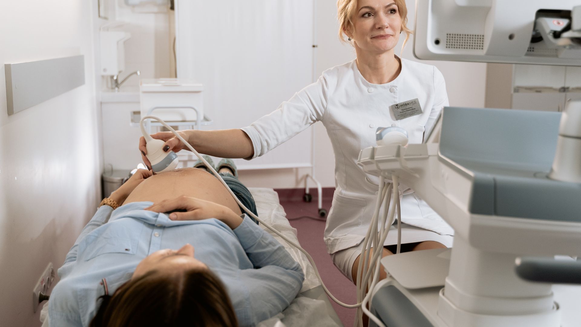 Consulta ginecológica com ultrassom no mesmo atendimento com a Dra Jacqueline de Almeida no São Benedito MG.